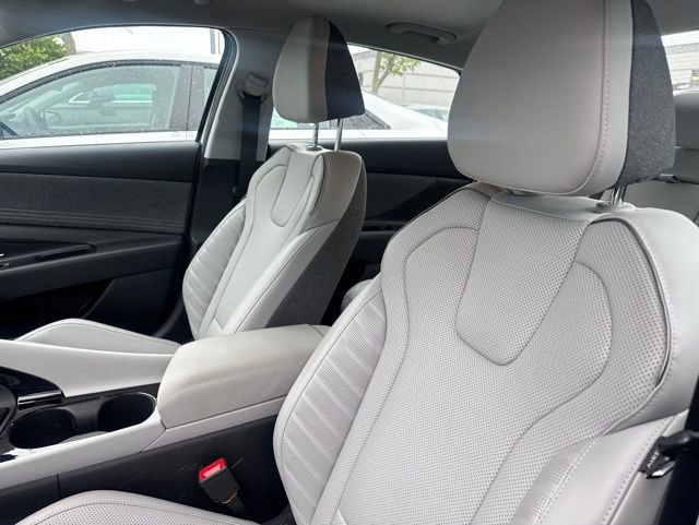 Used 2025 Hyundai Elantra Limited FWD image 13