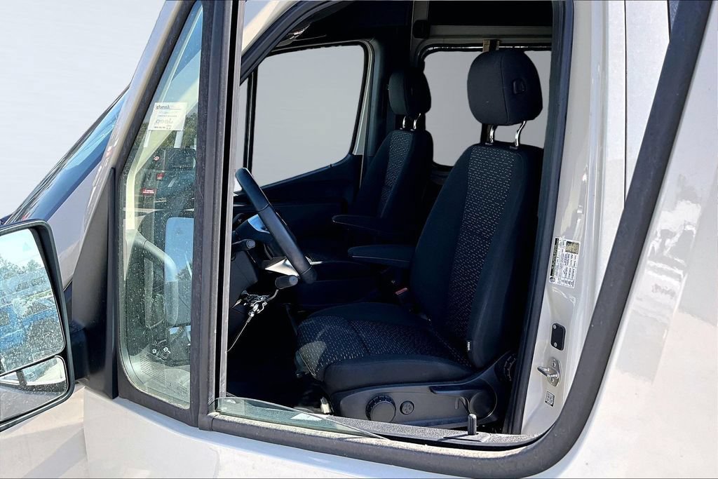 Used 2025 Mercedes-Benz Sprinter 2500 image 3