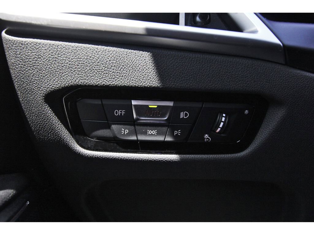 Used 2025 BMW 330i Sedan image 19