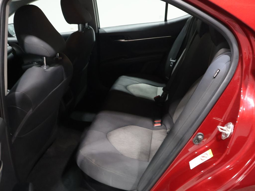 Used 2018 Toyota Camry LE image 16
