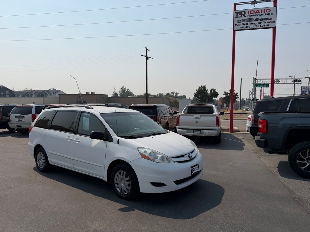 Used 2008 Toyota Sienna CE FWD image 1