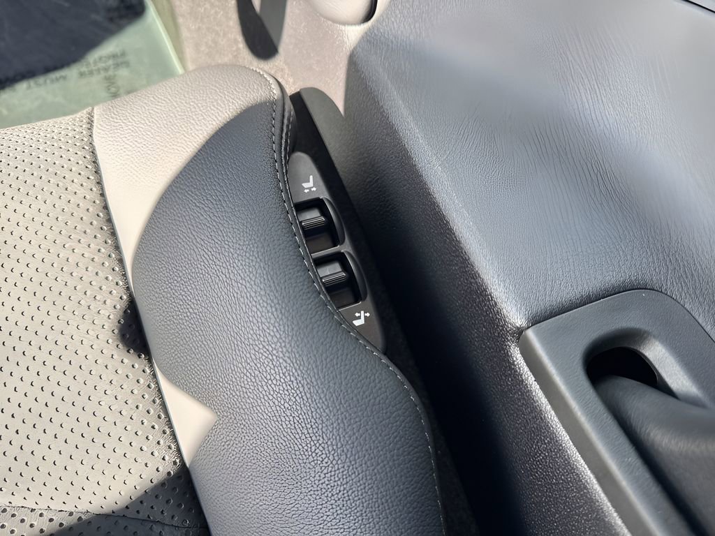 Used 2024 Nissan Z Performance w/ Floor Mat Package image 10