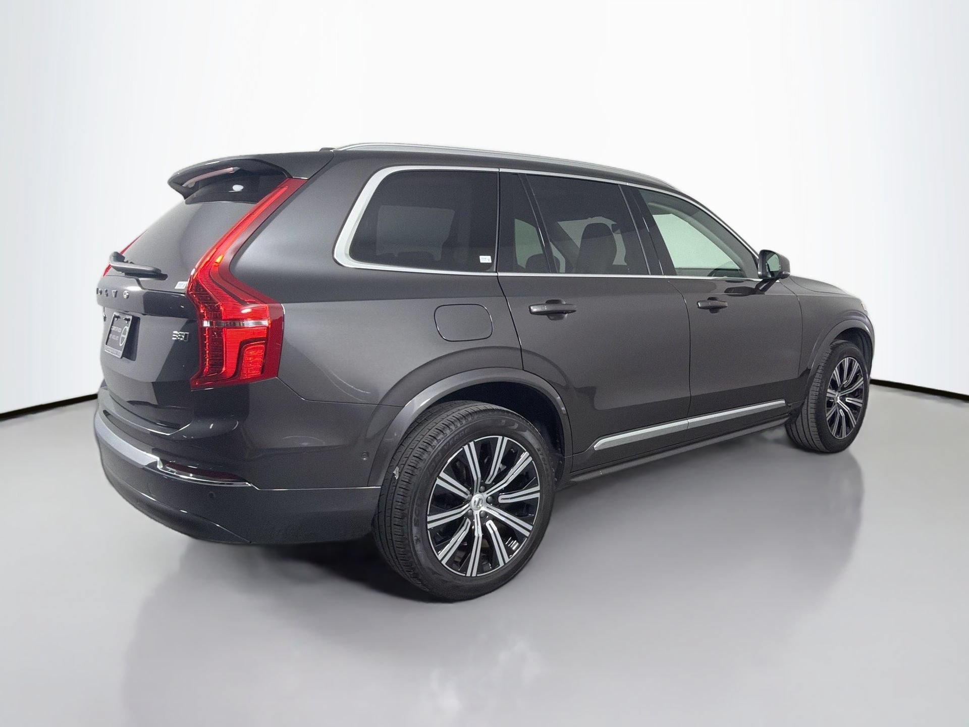 Certified 2024 Volvo XC90 B5 Plus w/ Protection Package AWD/4WD image 6