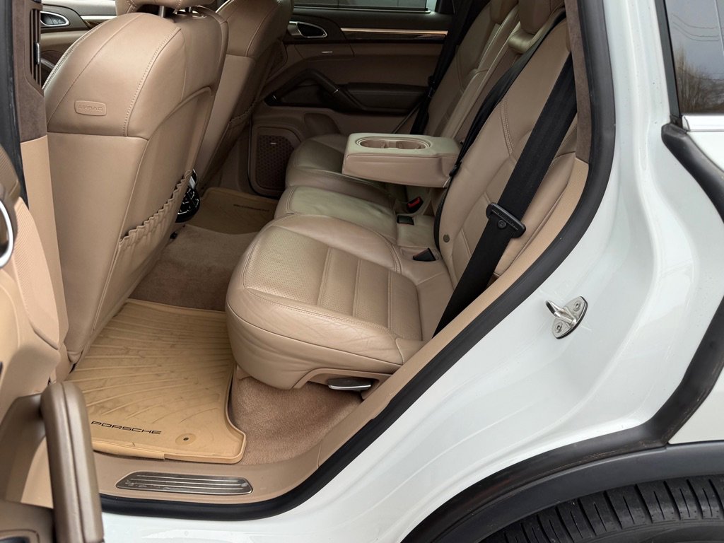 Used 2013 Porsche Cayenne Turbo w/ Premium Pkg Plus image 84