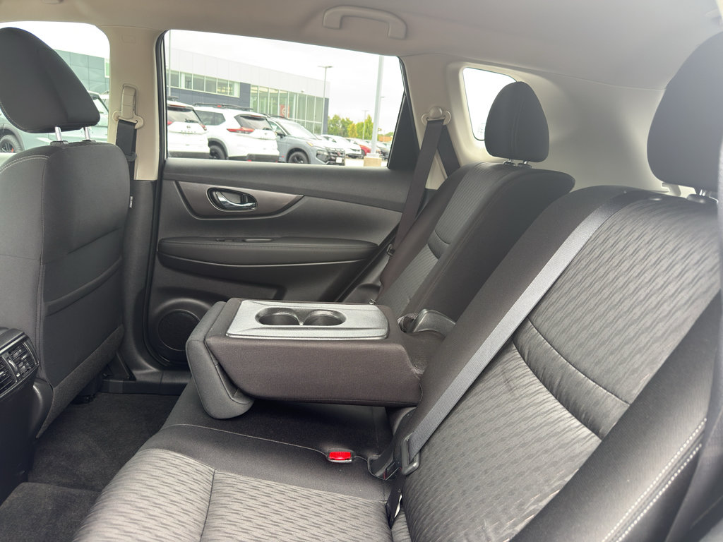 Used 2019 Nissan Rogue SV w/ Premium Package FWD image 33