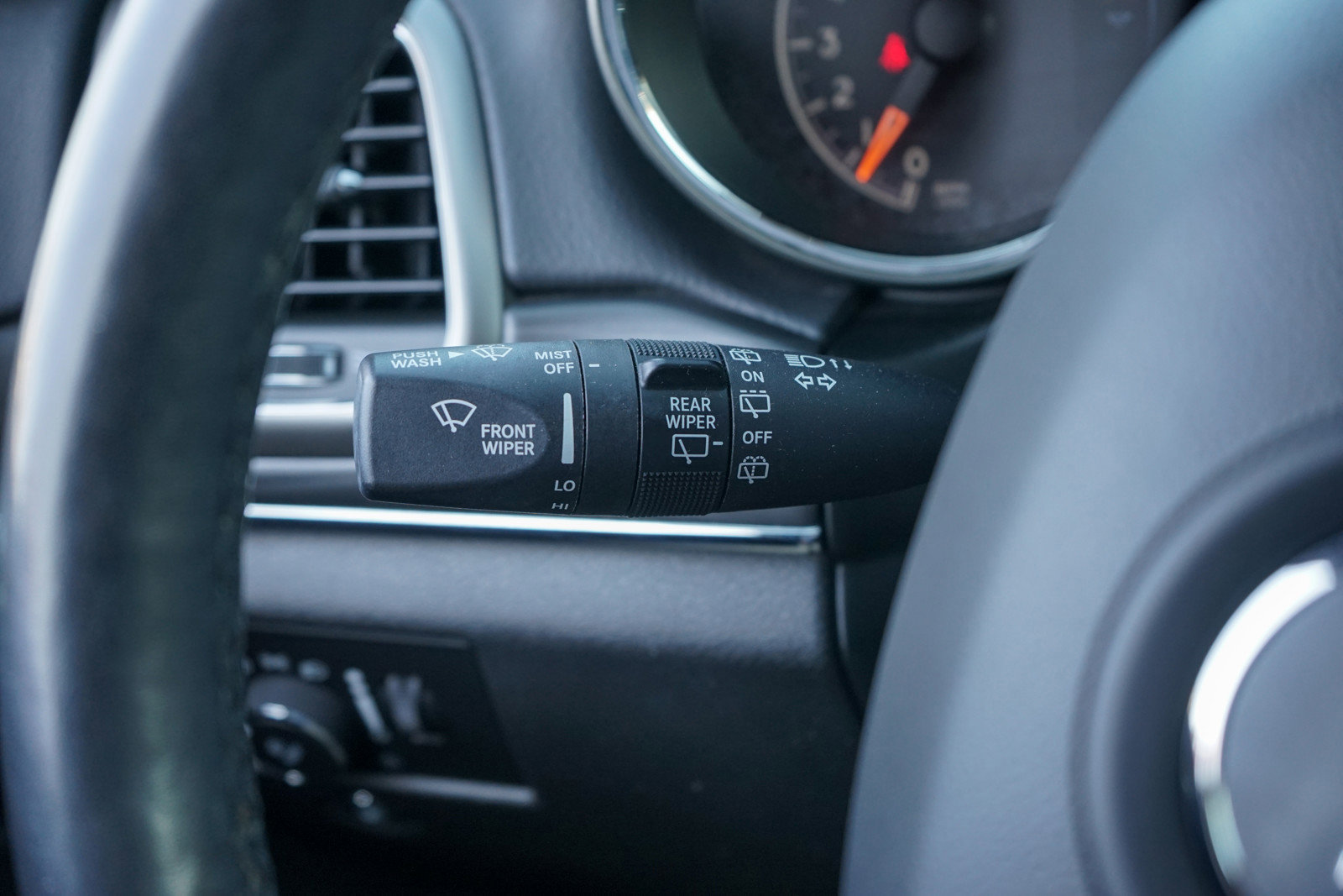 Used 2019 Jeep Grand Cherokee Limited image 23