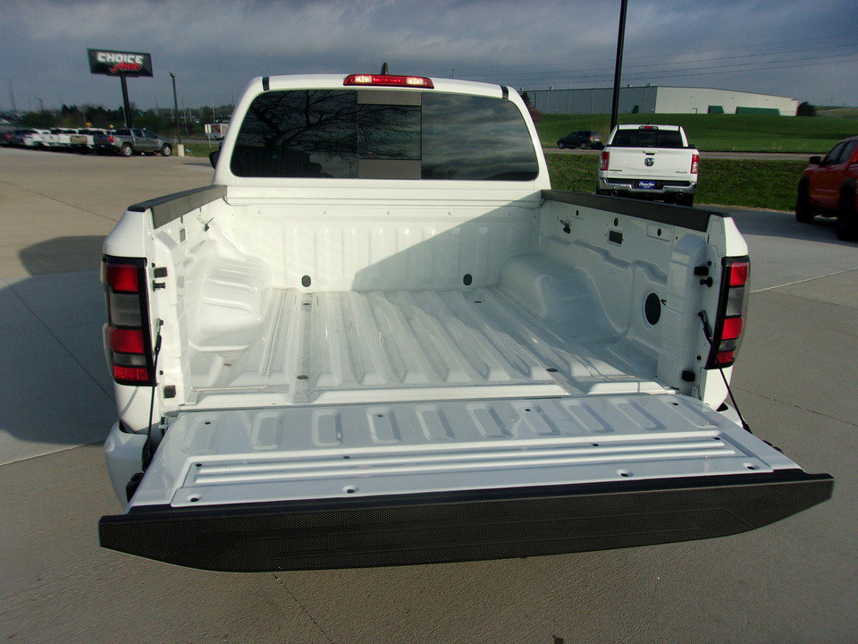 Used 2025 Nissan Frontier SV AWD/4WD image 9