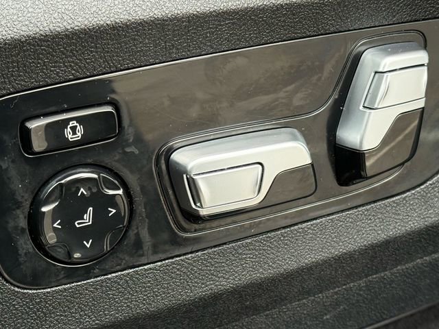 Used 2020 BMW X7 xDrive40i w/ Cold Weather Package image 36