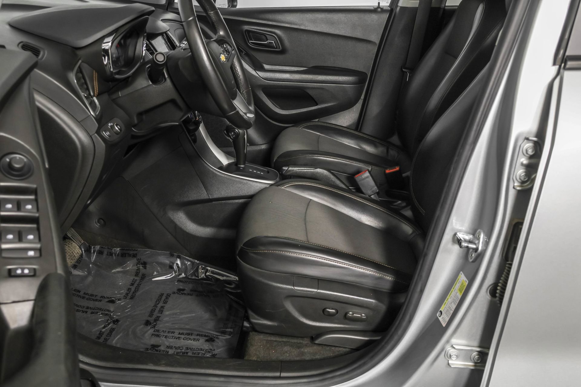 Used 2022 Chevrolet Trax LT w/ LT Convenience Package image 23