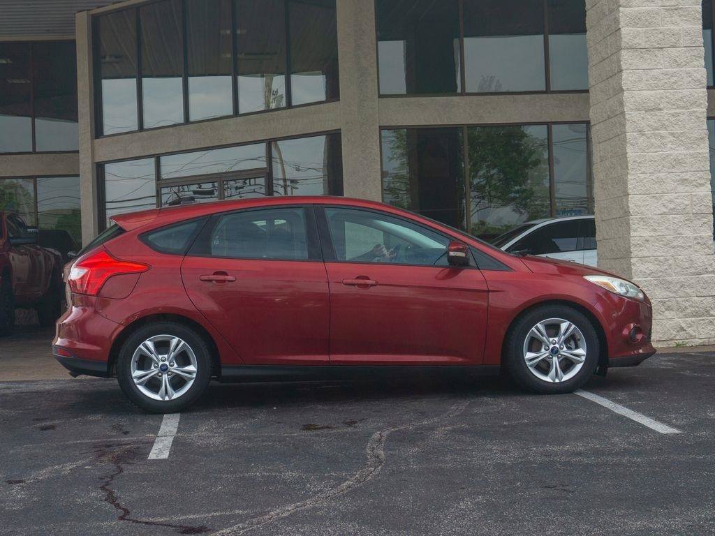 Used 2013 Ford Focus SE FWD image 2