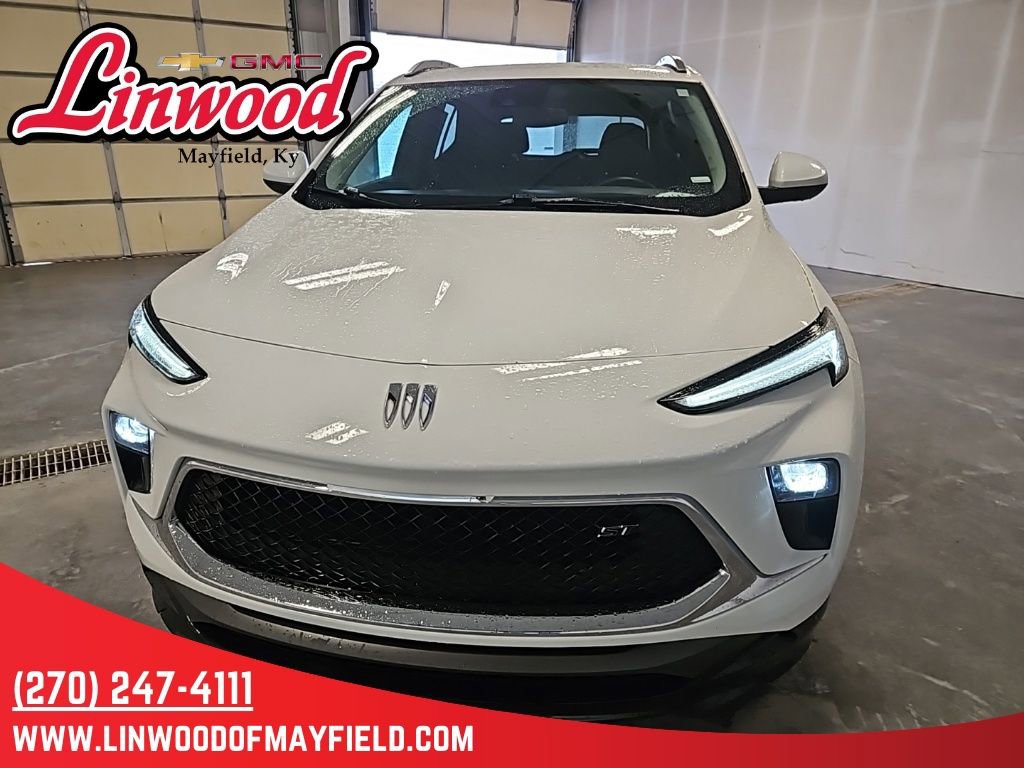 Used 2024 Buick Encore GX Sport Touring image 3