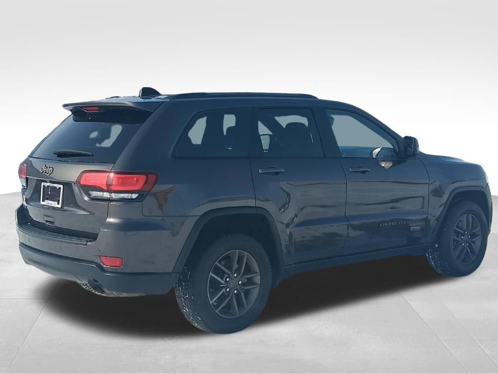 Used 2016 Jeep Grand Cherokee Laredo 75th Anniversary image 8