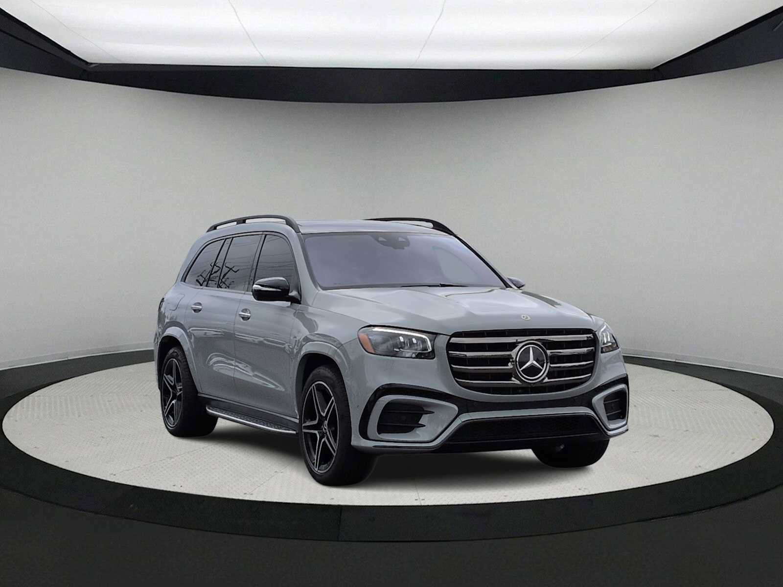 Used 2024 Mercedes-Benz GLS 450 4MATIC image 2