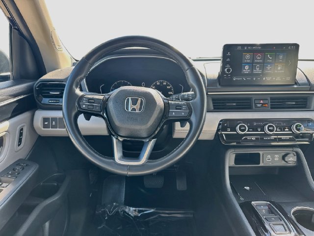 Certified 2025 Honda Pilot Touring image 29