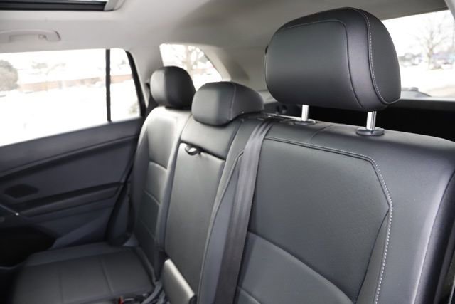 Used 2018 Volkswagen Tiguan SE w/ Panoramic Sunroof Package image 17