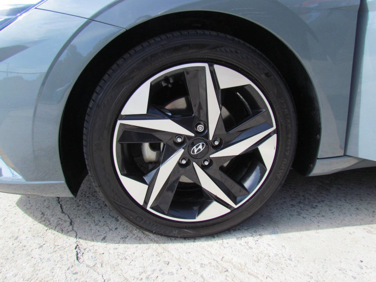 Used 2021 Hyundai Elantra Limited image 24