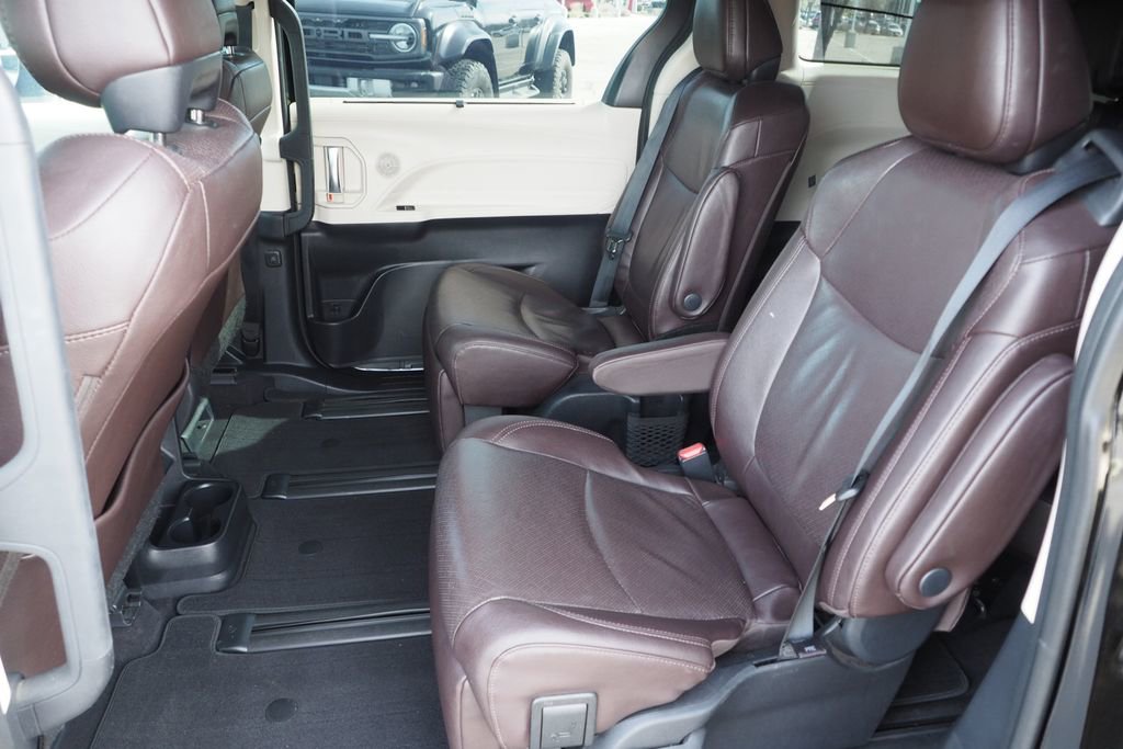 Used 2023 Toyota Sienna Platinum image 16