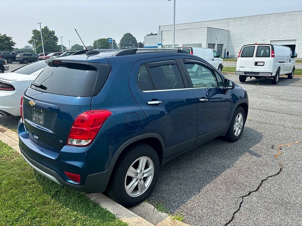 Used 2020 Chevrolet Trax LT w/ LT Convenience Package FWD image 8