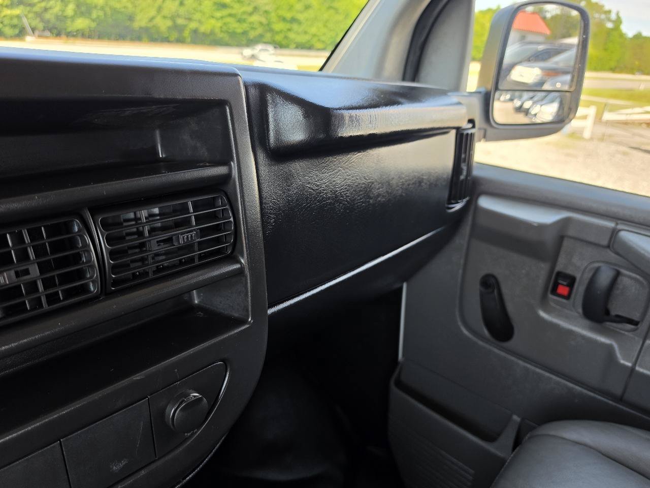 Used 2013 Chevrolet Express 2500 RWD image 12