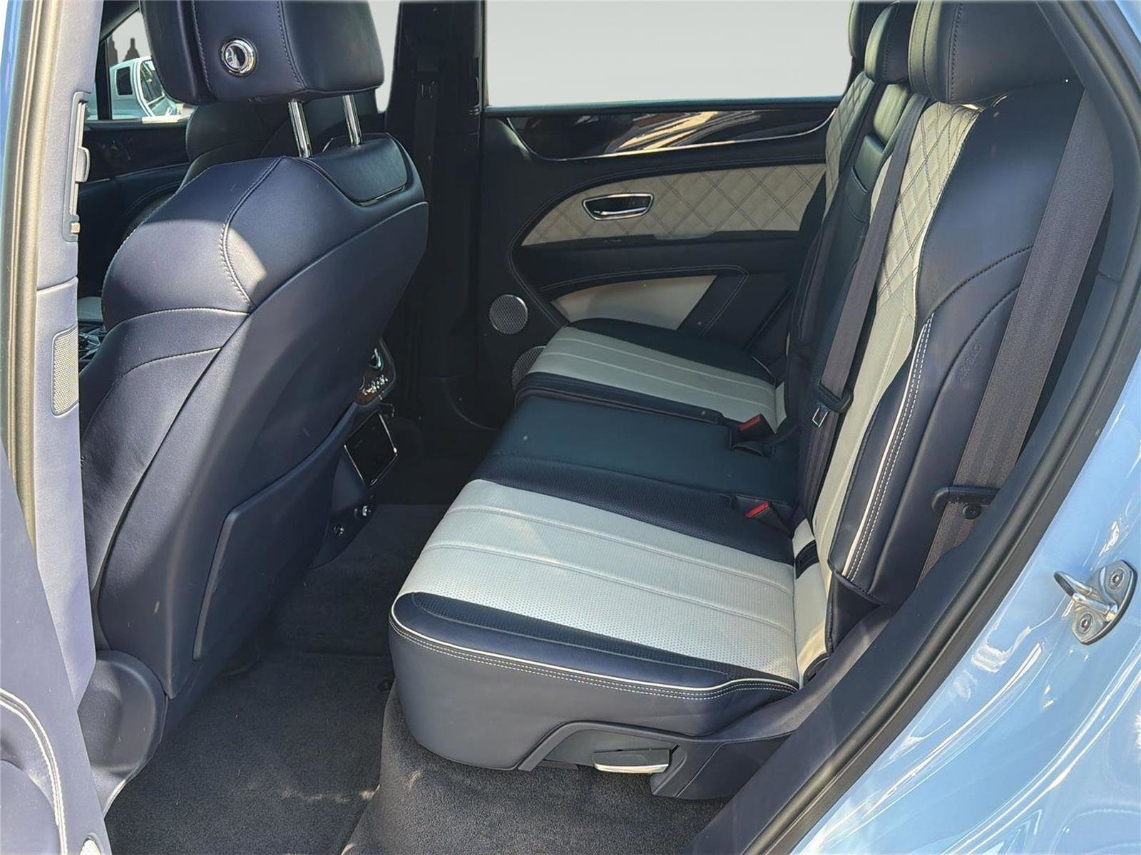 Used 2021 Bentley Bentayga AWD/4WD image 22