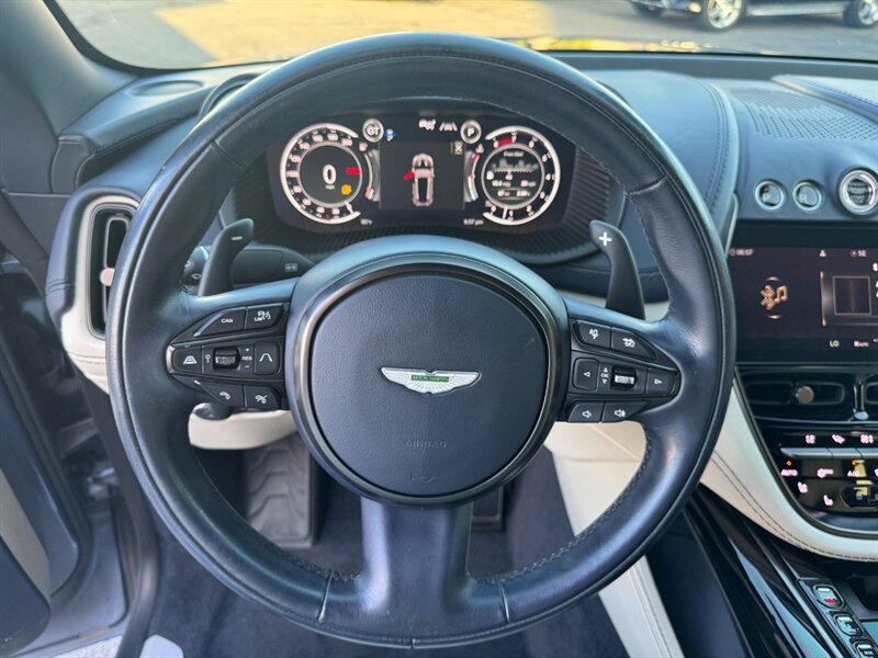 Used 2022 Aston Martin DBX AWD/4WD image 22