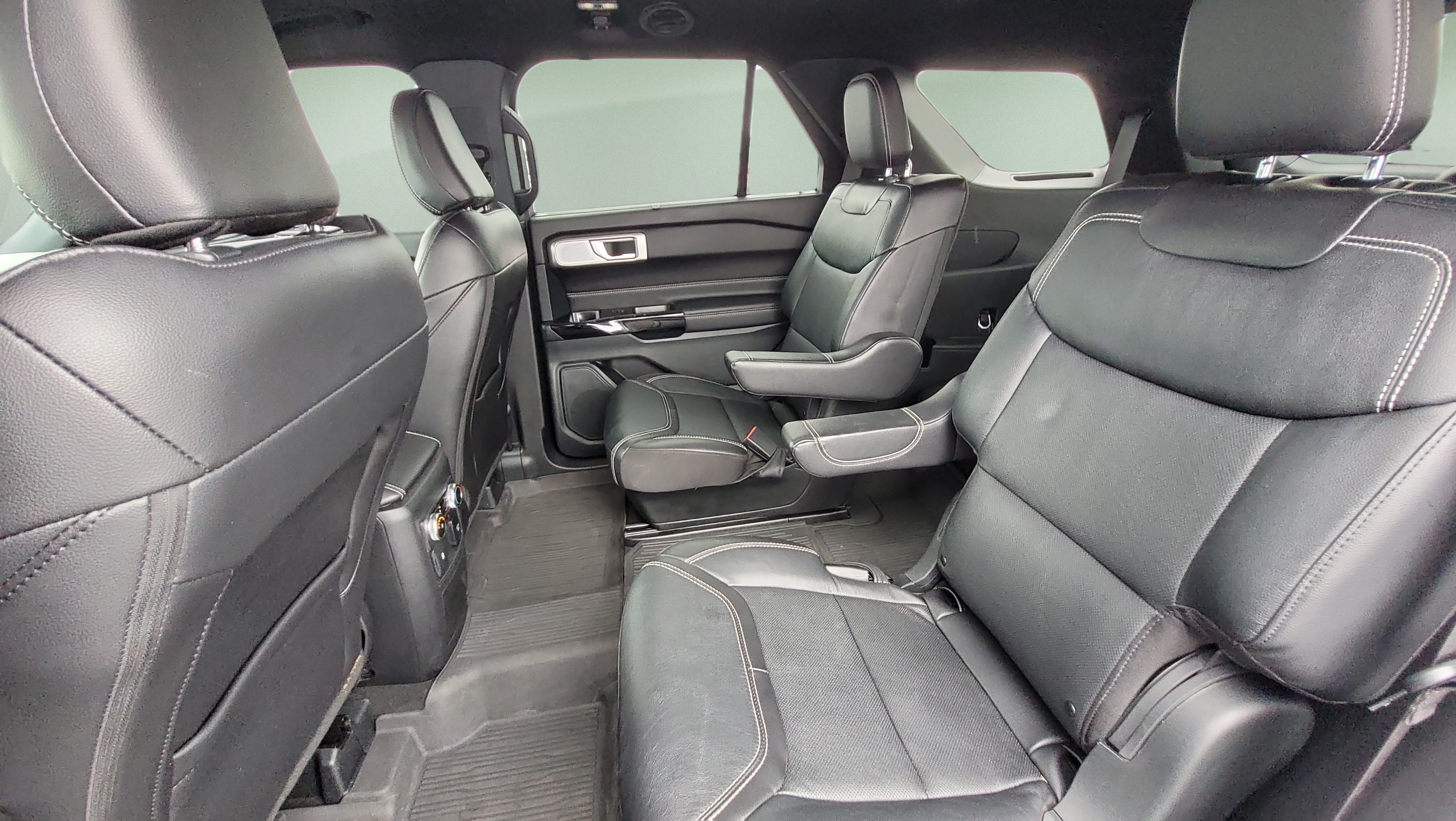 Used 2024 Ford Explorer ST w/ Equipment Group 401A AWD/4WD image 18