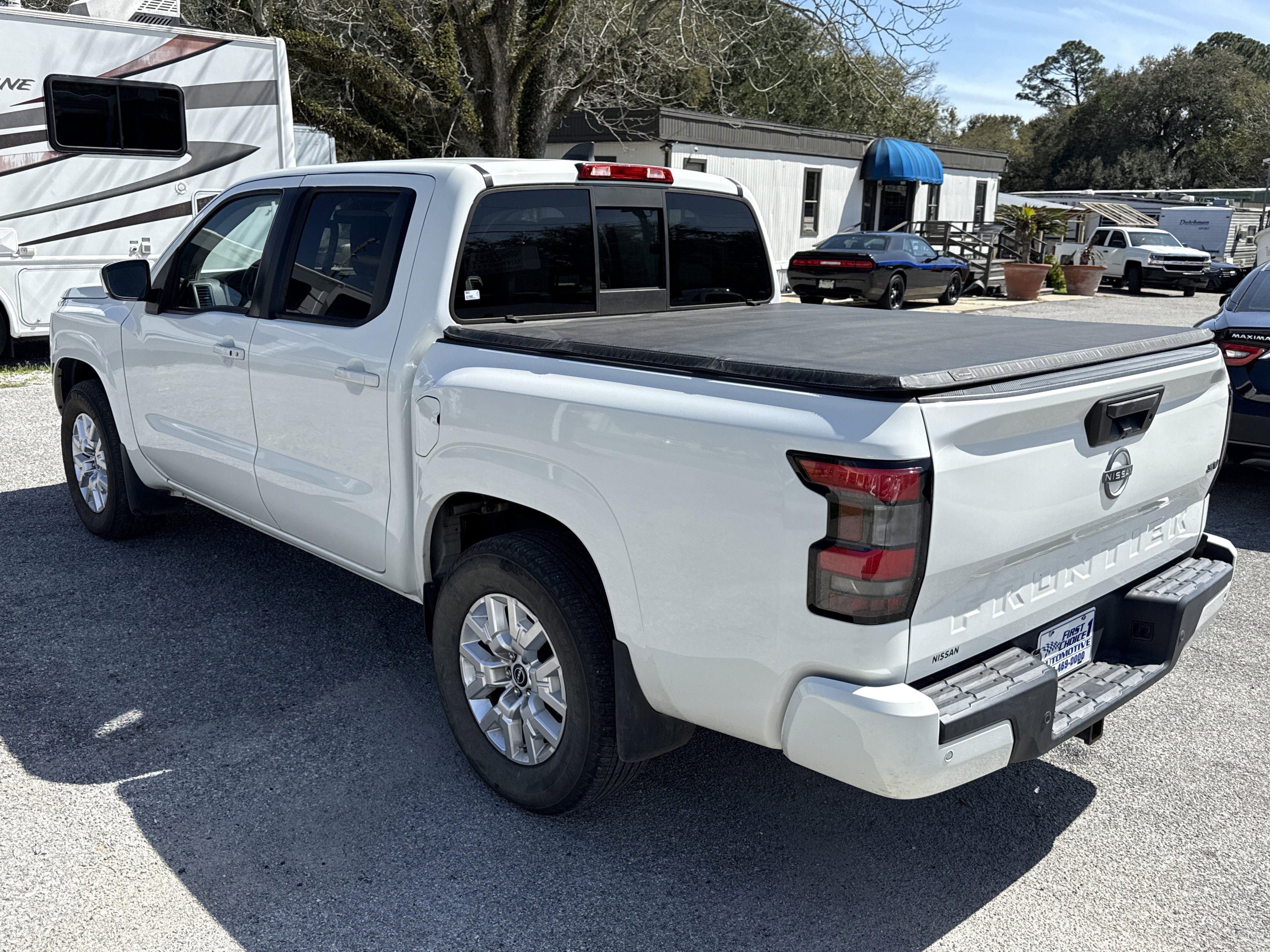 Used 2022 Nissan Frontier SV image 3