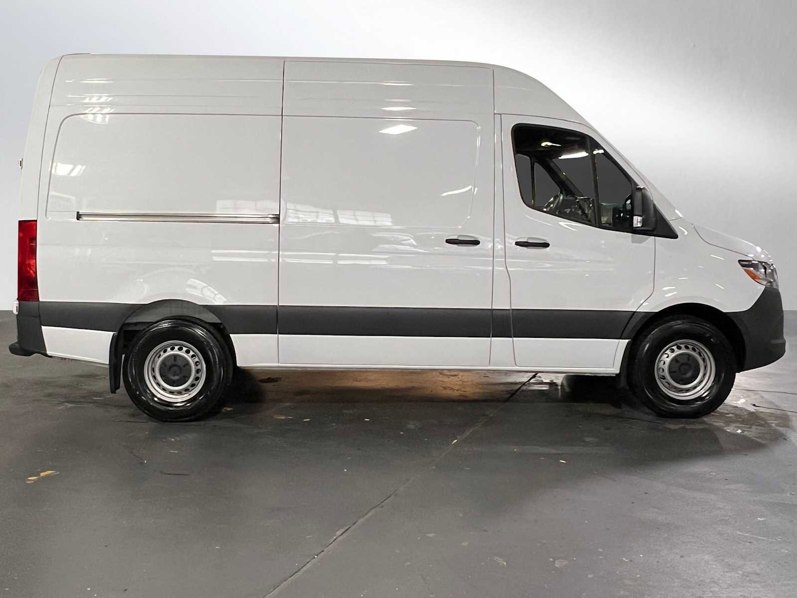 Used 2025 Mercedes-Benz Sprinter 2500 image 2