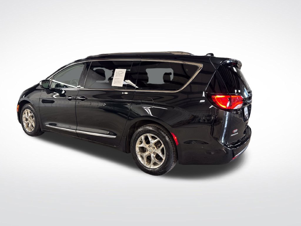 Used 2017 Chrysler Pacifica Limited FWD image 3