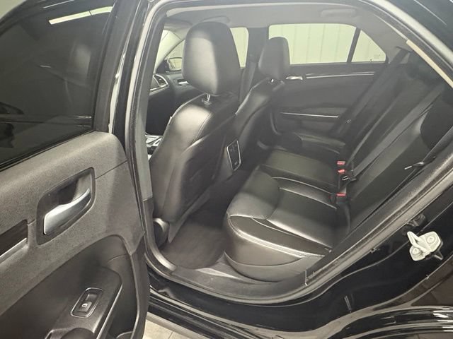 Used 2022 Chrysler 300 Touring L RWD image 8
