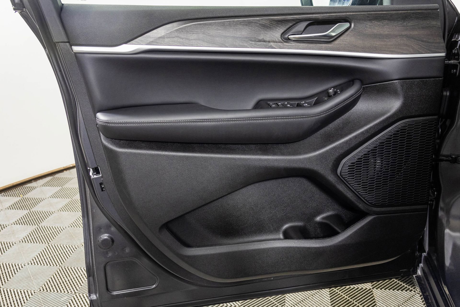 New 2026 Jeep Grand Cherokee Altitude image 37