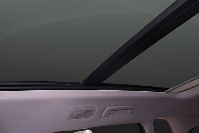 Certified 2024 Volkswagen Taos SE w/ Panoramic Sunroof Package FWD image 28