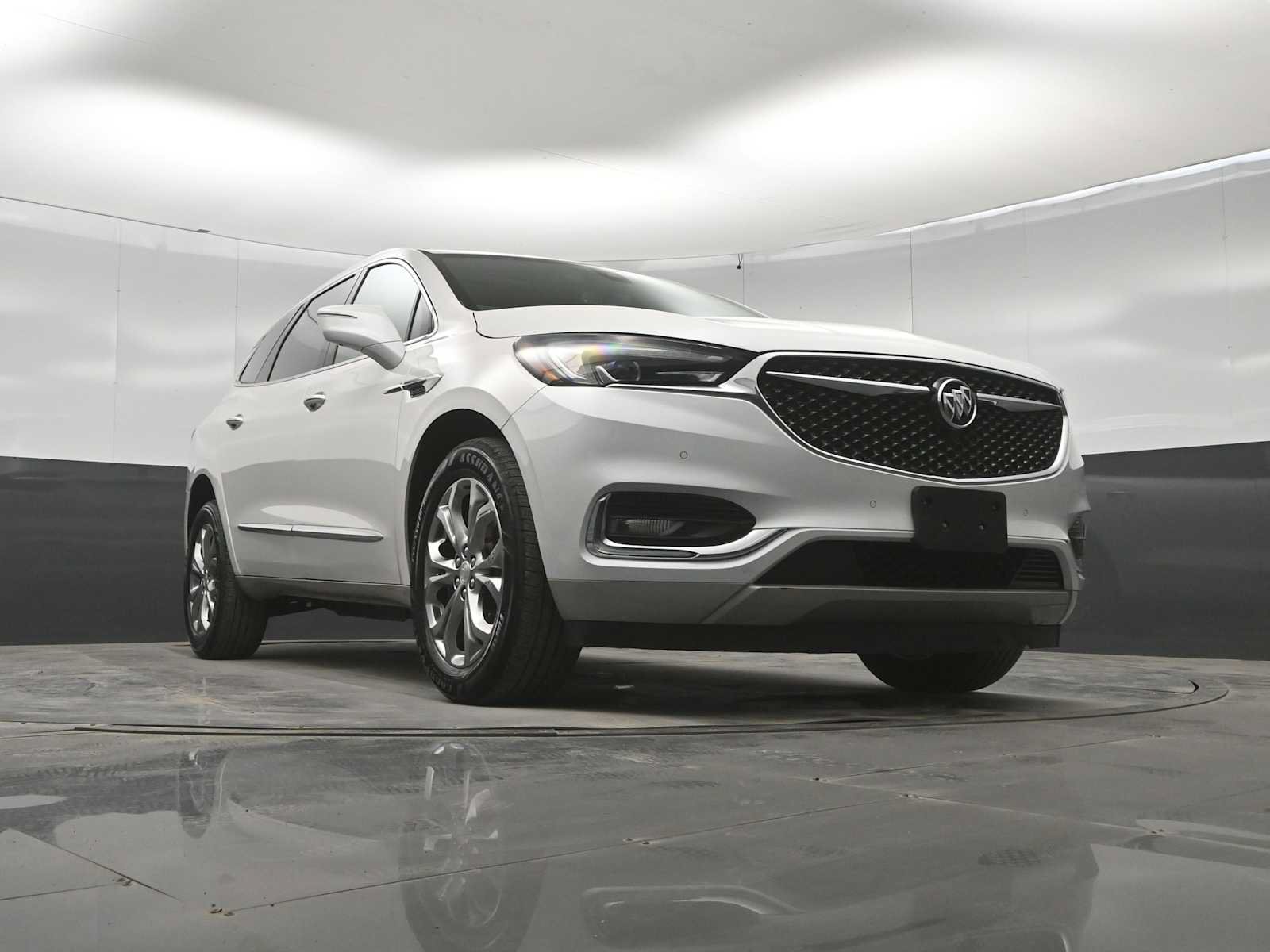 Used 2019 Buick Enclave Avenir w/ Avenir Technology Package AWD/4WD image 32