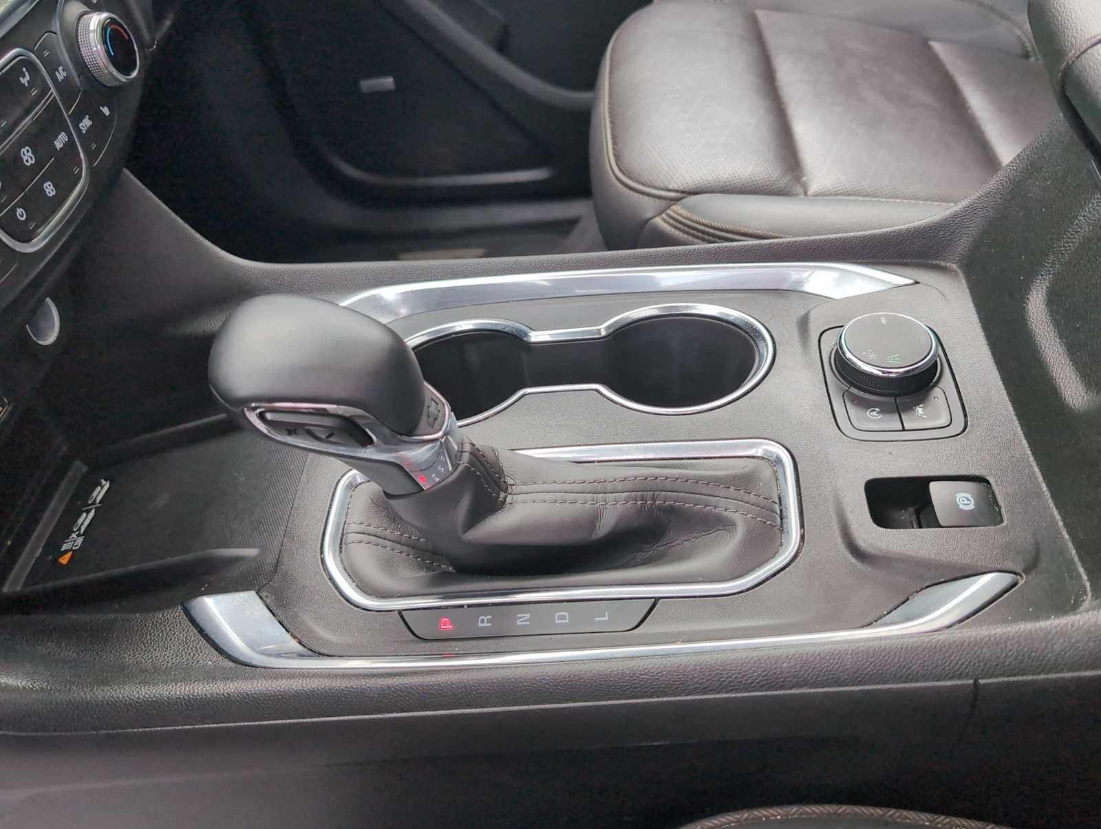 Used 2023 Chevrolet Traverse High Country FWD image 16
