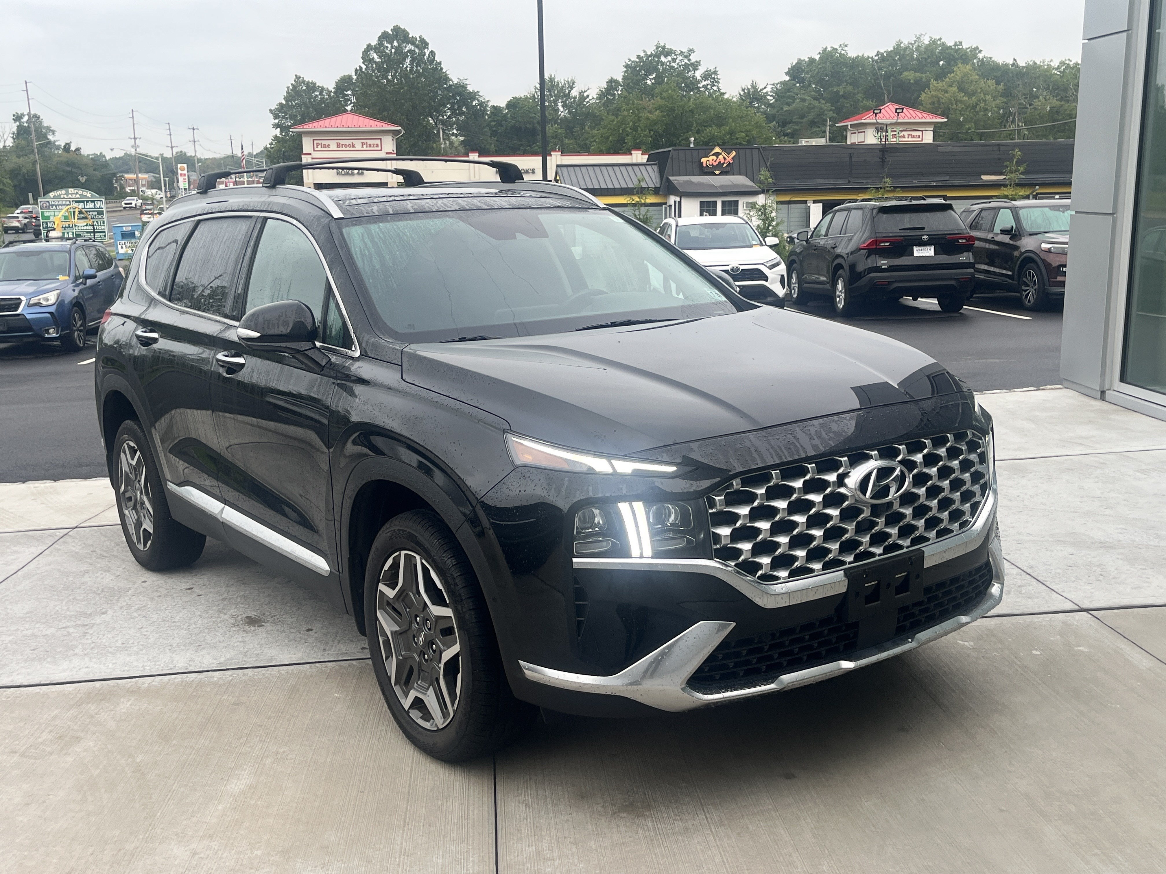 Used 2022 Hyundai Santa Fe Limited w/ Cargo Package AWD/4WD image 2