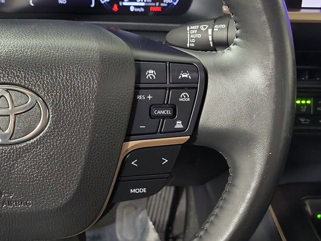 Used 2023 Toyota Crown Limited image 26