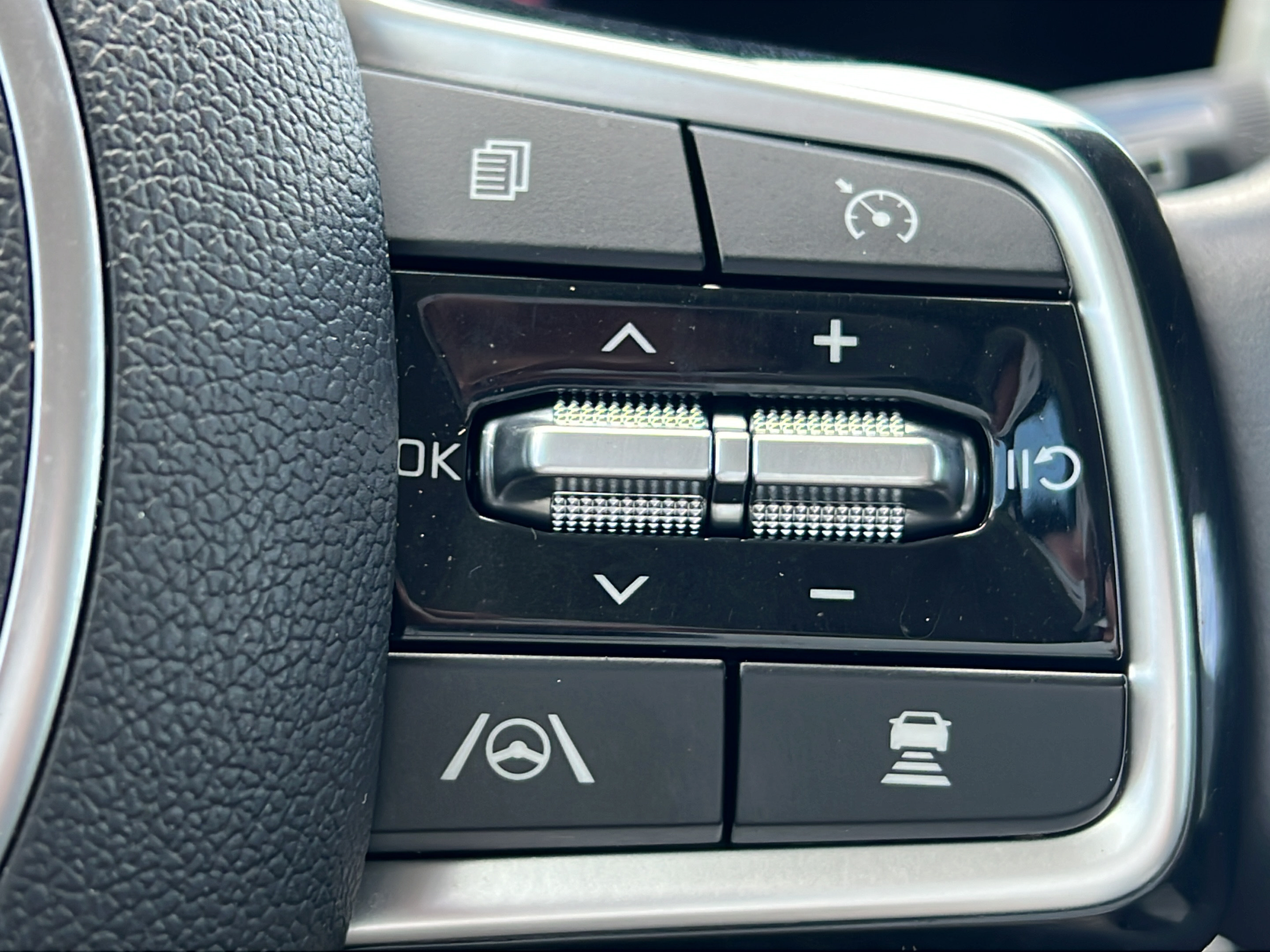 Used 2023 Kia Carnival SX Prestige FWD image 24