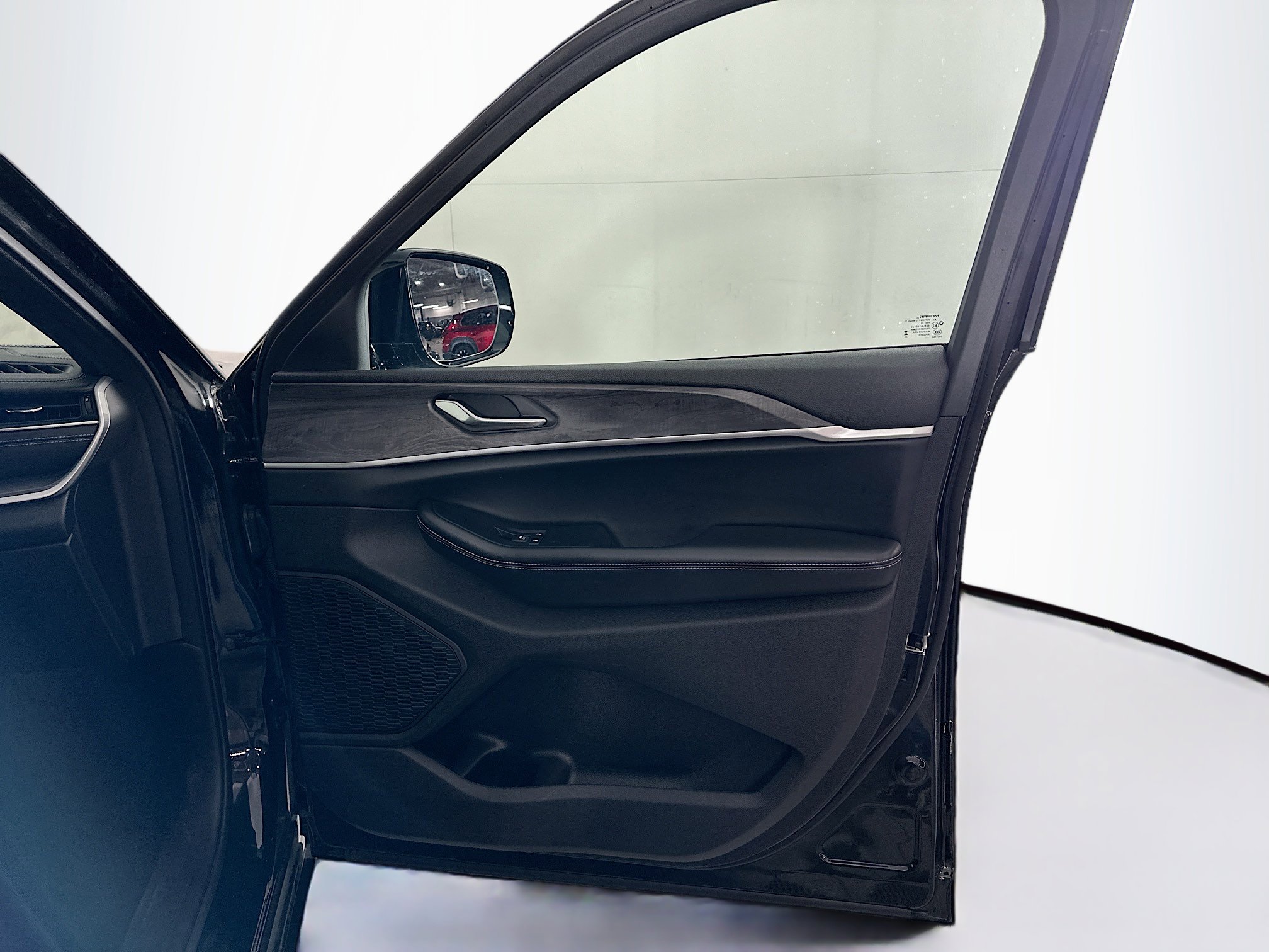 Used 2024 Jeep Grand Cherokee L Limited w/ Luxury Tech Group II image 34