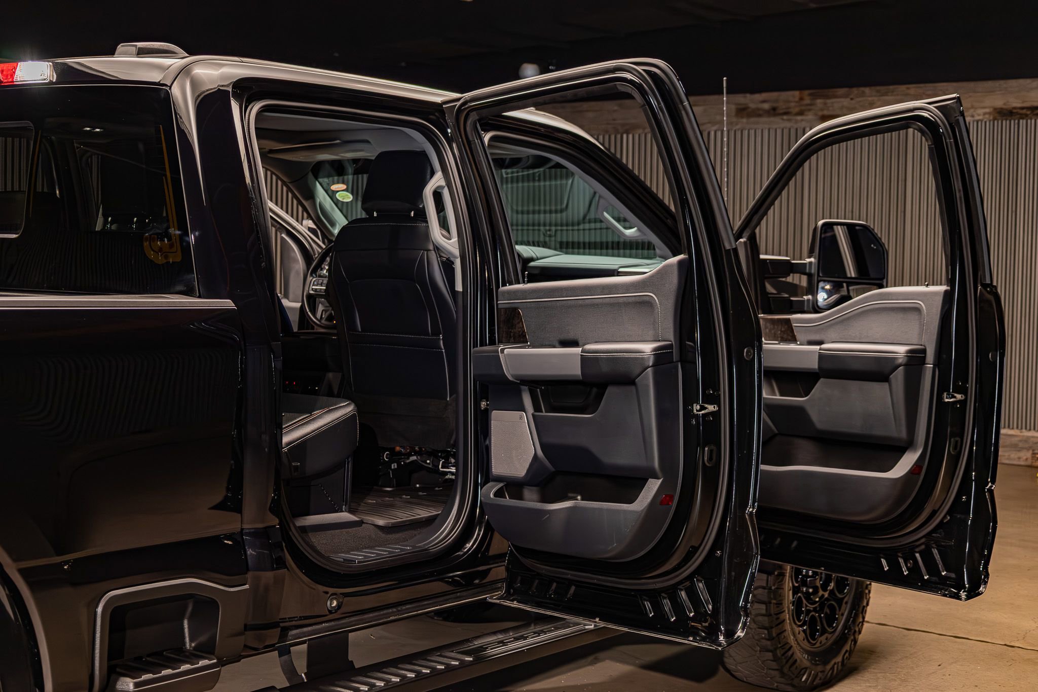 Used 2024 Ford F250 Lariat w/ Lariat Ultimate Package image 28