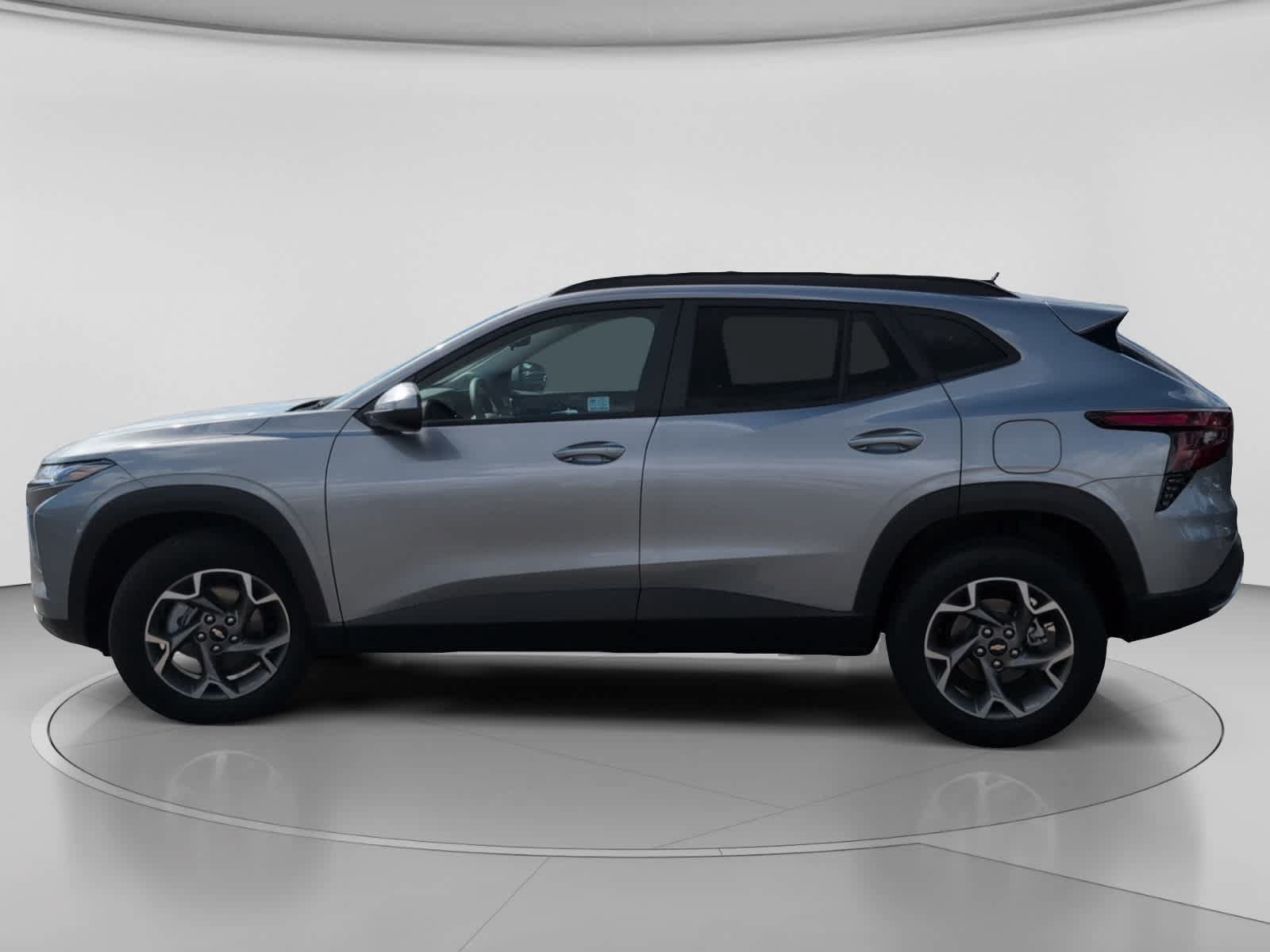 Used 2025 Chevrolet Trax LT FWD image 4