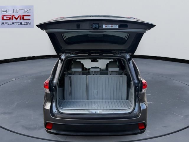 Used 2017 Toyota Highlander XLE image 11