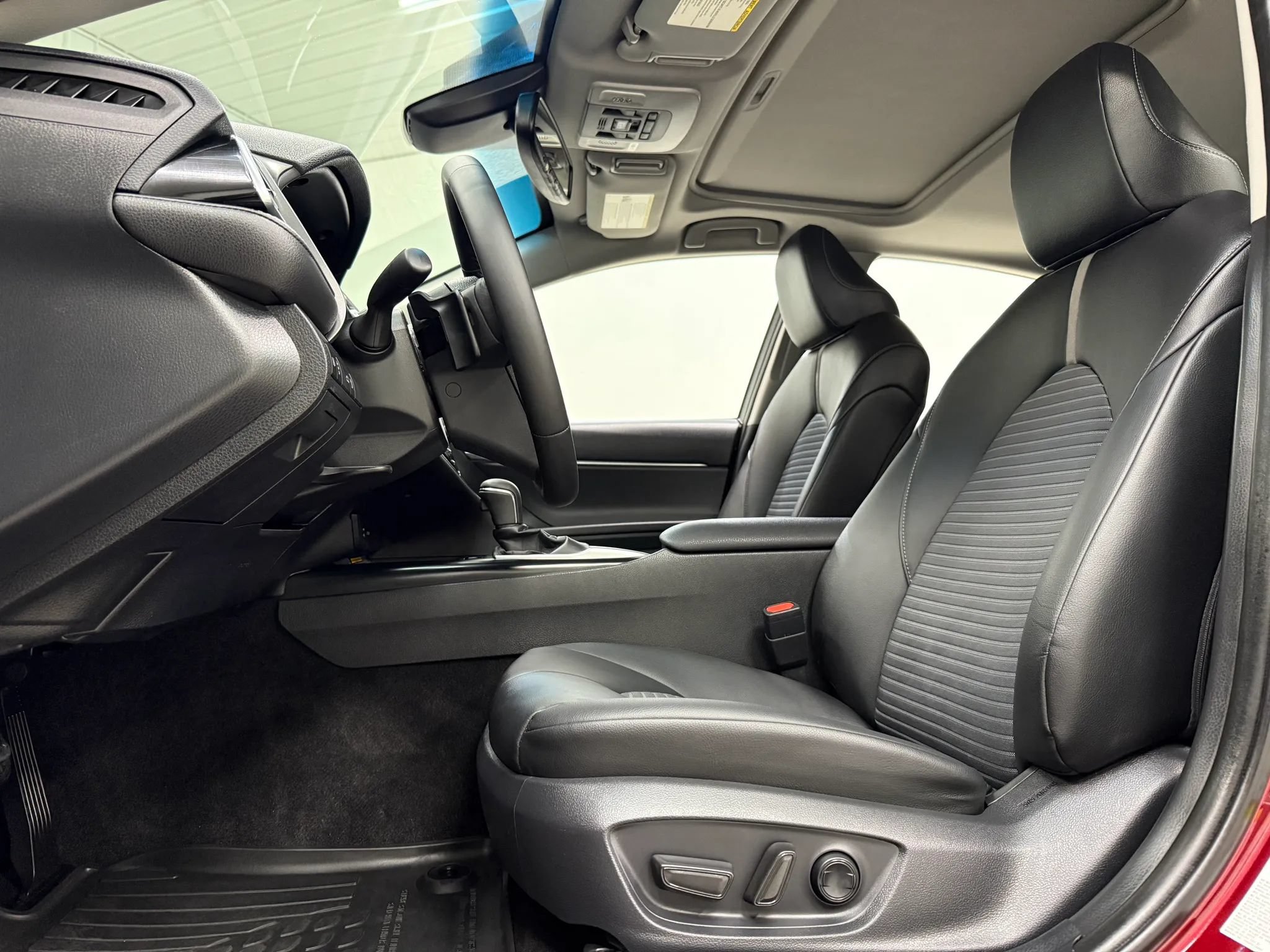 Used 2018 Toyota Camry SE w/ Audio Package FWD image 15