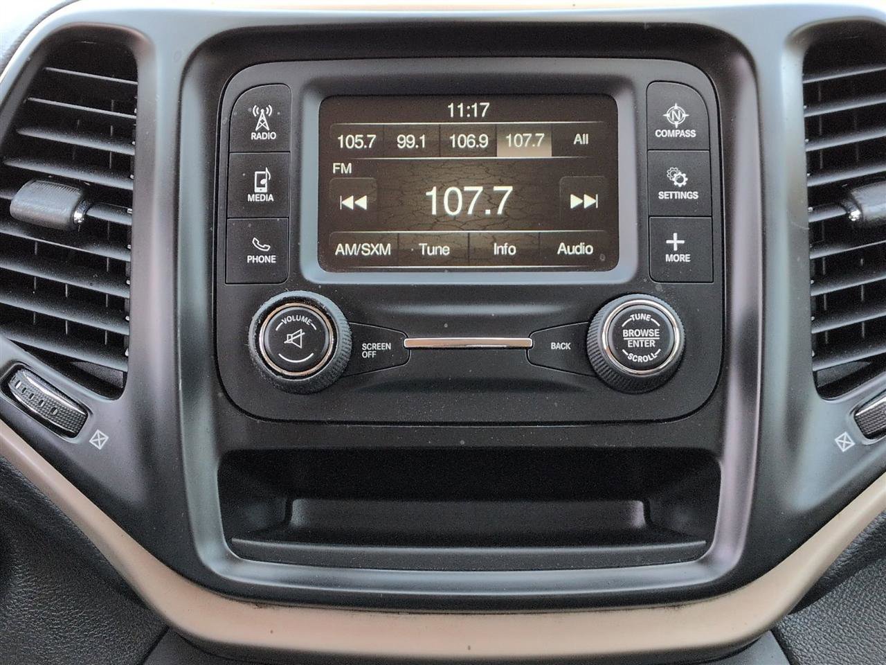 Used 2017 Jeep Cherokee Sport FWD image 23