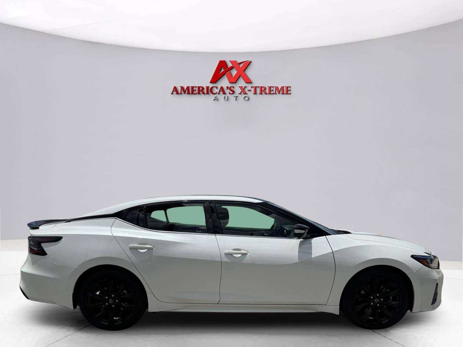 Used 2023 Nissan Maxima SR w/ Sport Mat Group FWD image 7