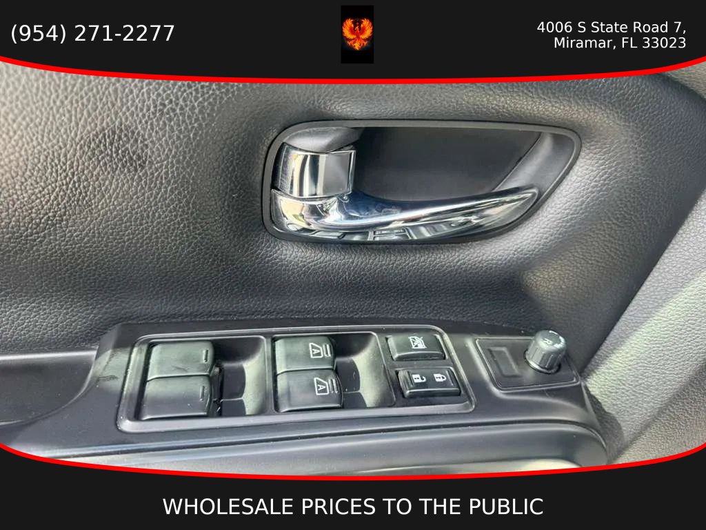 Used 2019 Nissan Titan SV w/ SV Convenience Package AWD/4WD image 16