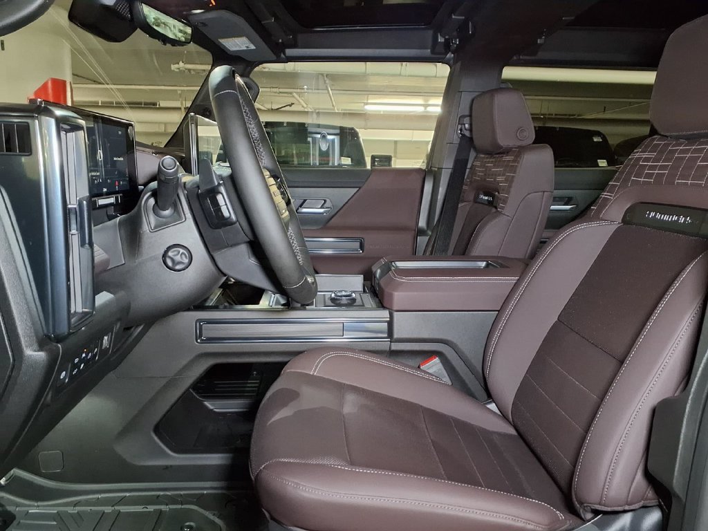New 2026 GMC Hummer EV 4x4 Crew Cab w/ LPO, Illumination Package image 14