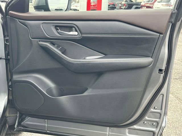 Used 2023 Nissan Rogue SV w/ SV Premium Package image 9