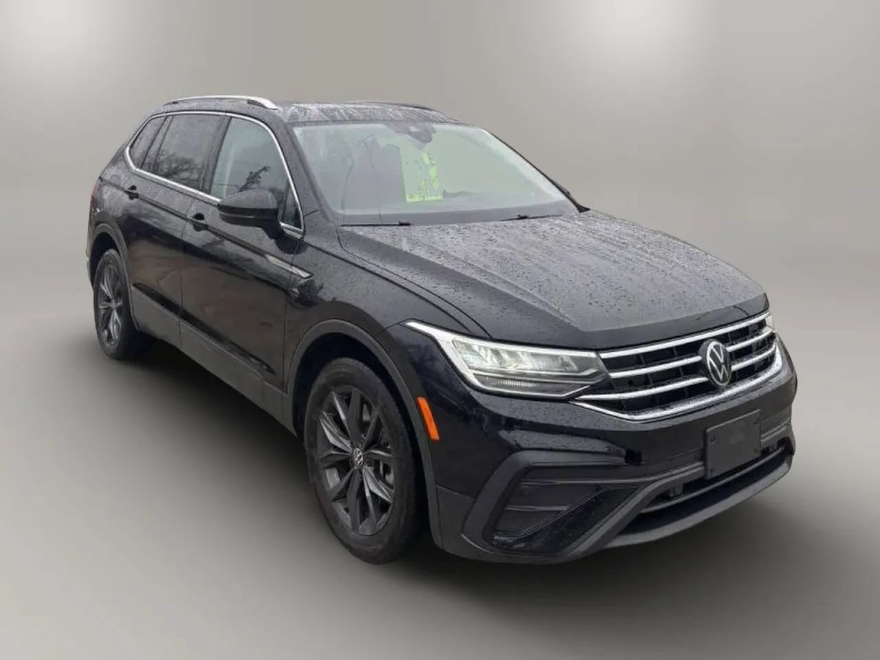 Used 2022 Volkswagen Tiguan SE w/ Panoramic Sunroof Package AWD/4WD image 1