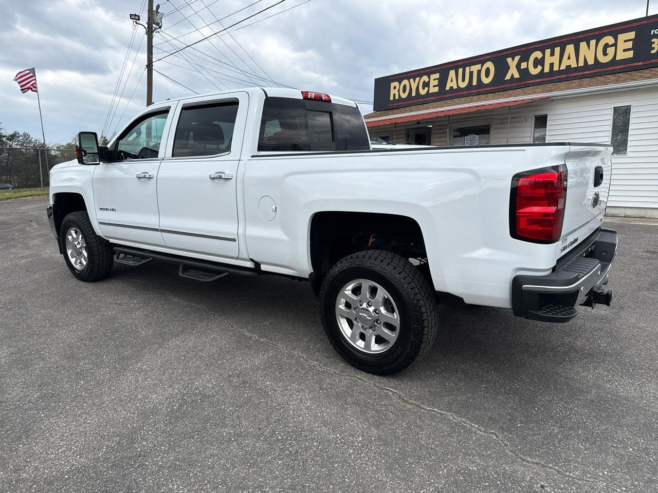 Used 2019 Chevrolet Silverado 2500 LTZ w/ Duramax Plus Package AWD/4WD image 3
