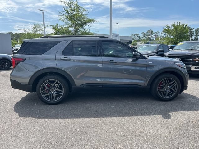 Certified 2026 Ford Explorer ST-Line w/ ST-Line Street Pack RWD image 3